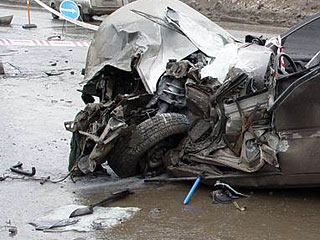 В Казахстане во вторник столкнулись легковой автомобиль BMW и пассажирский автобус Setra
