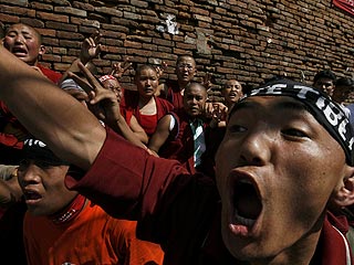 "Конгресс тибетской молодежи" угрожает Пекину терактами с участием смертников 