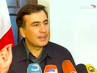 Президент Грузии Михаил Саакашвили потребовал в четверг на заседании правительства от руководства России пересмотреть все принятые решения, направленные на нарушение суверенитета и территориальной целостности Грузии