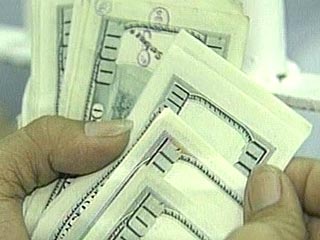 В Туркмении очереди в обменники: за полгода курс доллар упал на треть