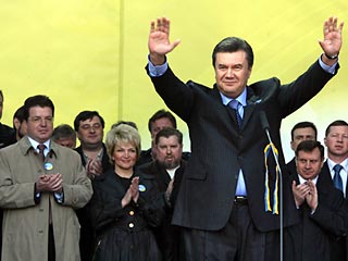 Виктор Якунович переизбран лидером Партии регионов
