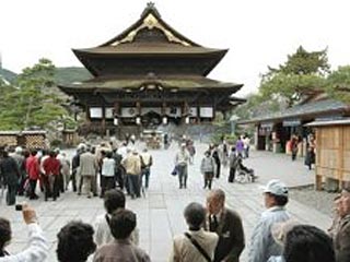 Буддийский храм, отказавшийся становиться стартовой точкой в эстафете олимпийского огня в Японии, подвергся вандализму