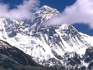 По просьбе Китая власти Непала выставили вокруг Эвереста вооруженную охрану