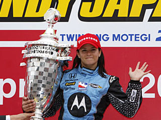 Гонку IndyCar впервые в истории автоспорта выиграла женщина