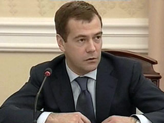 Избранный президент Дмитрий Медведев заявил, что из-за необоснованно большого количества вузов России грозит резкое ухудшение качества образования