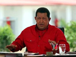 Президент Венесуэлы Уго Чавес обрушился с резкой критикой на Вашингтон, в связи с несанкционированным проходом вдоль берегов этой южноамериканской страны авианосца "Джордж Вашингтон" и пообещал "похоронить США" в 21 веке