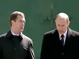 Путин и Медведев поздравили россиян с праздником Пасхи