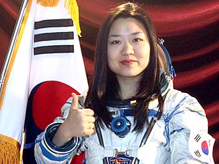 Первая женщина-космонавт Южной Кореи Ли Сон Ен госпитализирована с болями в спине