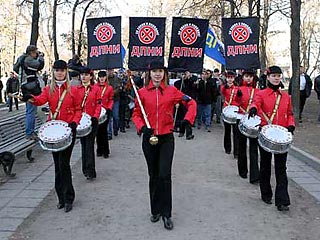 На майские праздники в Москве пройдет множество митингов и парадов. Однако самыми заметными из них обещают стать марш националистов из ДПНИ 1 мая 