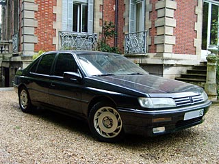 Peugeot 605 цвета "голубой металлик" 1992 года выпуска выставлен на интернет-аукцион во вторник по стартовой цене в один евро