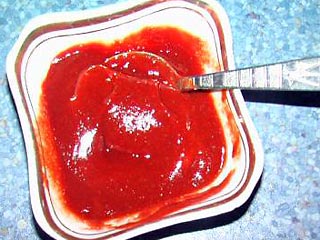 Поедание томатной пасты может предотвратить обгорание на солнце и появление преждевременных морщин, пишетThe Independent ссылаясь на результаты нового исследования