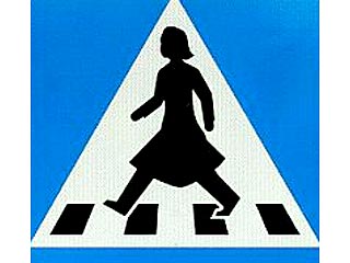 Правительство поручило Дорожному управлению страны до 1 октября этого года разработать указатель "Пешеходный переход" с женской фигурой взамен мужской.