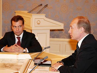 Президент России Владимир Путин проводит последний день на этом посту. В среду 7 мая состоится инаугурация избранного президента Дмитрия Медведева