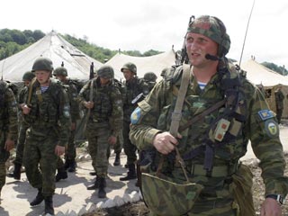 В составе дополнительного контингента миротворцев в Абхазию прибыли также более 400 российских десантников