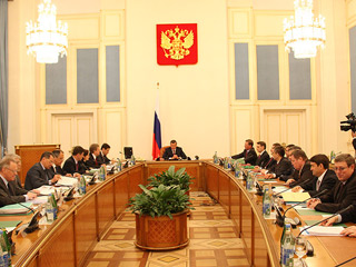 Правительство России одобрило предложения МЭРТ по повышению тарифов на услуги естественных монополий и услуги ЖКХ на 2009-2011 годы