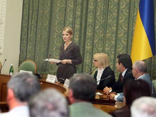 Правительство Юлии Тимошенко на заседании, которое состоится на следующей неделе, планирует рассмотреть вопрос об увольнении губернаторов 5 областей Украины
