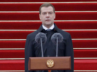 "Маятник" российской власти с приходом президента Дмитрия Медведева качнется в сторону Запада