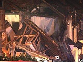 Взрыв газа разрушил два двухэтажных дома на северо-западе Лондона