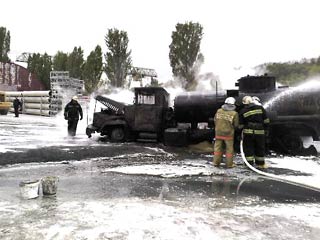 Взрыв бензовоза произошел в четверг на одной из улиц Киева в районе Выдубичи недалеко от автозаправочной станции