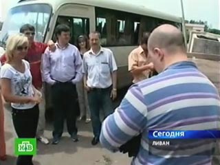 Сотрудники российского посольства в Сирии встретили на ливанской границе группу граждан РФ, которые в воскресенье утром покинули Бейрут, чтобы вылететь в Москву