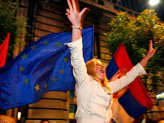 На состоявшихся в воскресенье парламентских выборах в Сербии победу одерживают демократы