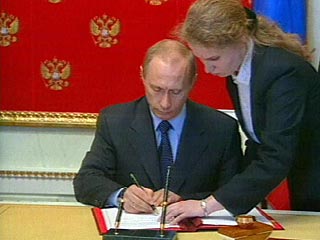 Владимир Путин не успел до передачи власти подписать указ о вкладе государства в уставный капитал "Ростехнологий"
