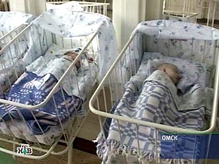 Омск жалуется: "мамочки" из СНГ приезжают в Сибирь без гражданства, чтобы родить. Минздрав терпит убытки