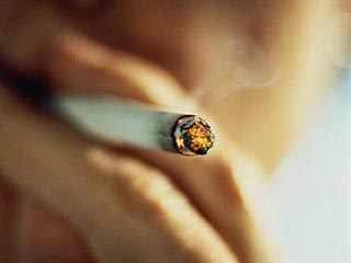 Японских подростков отучат курить при помощи электронных "сканировщиков лица"