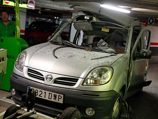 В результате взрыва заминированного автомобиля возле казармы Гражданской гвардии (военизированная полиция) в автономной области Страна Басков (север Испании) погиб один человек