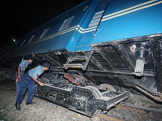 На востоке Бангладеш в среду утром столкнулись два пассажирских поезда