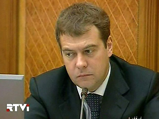 Медведев готовит указ для малого бизнеса о снятии "избыточных административных барьеров"  