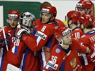 Сборная России в среду вышла в полуфинал проходящего в Канаде чемпионата мира по хоккею, разгромив со счетом 6:0 (3:0, 3:0, 0:0) команду Швейцарии