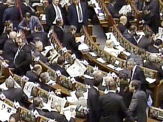 Депутаты от Блока Тимошенко опять блокируют президиум парламента Украины