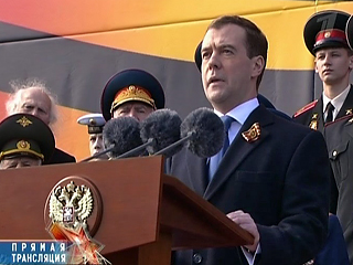 Президент России Дмитрий Медведев остался доволен праздничным парадом 9 мая. Он не исключает, что участие военной техники в парадах Победы будет практиковаться и впредь
