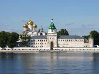 В знаменитом Ипатьевском монастыре в 1613 году был совершен торжественный обряд избрания на царство Михаила Романова