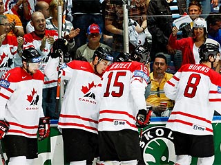 Соперником сборной России по финалу хоккейного чемпионата мира стала команда Канады. В полуфинальной встрече родоначальники хоккея одержали победу над шведами со счетом 5:4