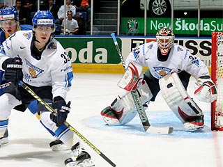 В матче за третье место на чемпионате мира по хоккею сборная Финляндии переиграла команду Швеции со счетом 4:0