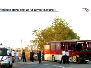 В аварии с участием пассажирского автобуса, произошедшей в воскресенье вечером на трассе Симферополь - Николаевка в Крыму, пострадало около 20 человек, погибших среди них нет