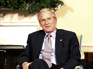 Президент США Джордж Буш своим указом временно приостановил пополнение стратегических запасов нефти в стране