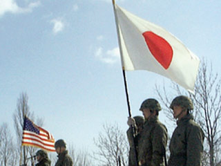 Вашингтон призвал Токио повысить военные расходы, а не уменьшать их