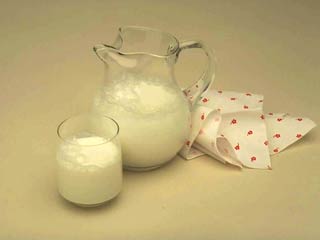Госдума законодательно разделила "живое" и сухое молоко, приняв во втором чтении "Технический регламент на молоко и молочную продукцию"