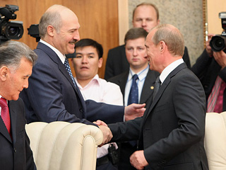 В пятницу Владимир Путин в пятницу прибыл в Минск на встречу премьеров стран СНГ