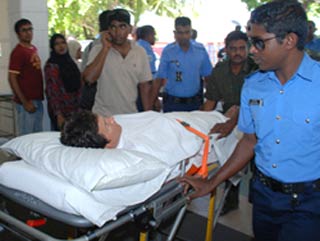 Российский турист погиб на Мальдивских островах во время погружения под воду с аквалангом, сообщили сегодня власти островного государства в Индийском океане. Еще десять иностранных туристов во время погружения получили ранения