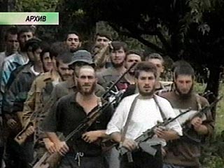 Уполномоченного по правам человека парламента Чечни Нурди Нухажиева возмутили слова командующего группировкой генерал-майора Николая Сивака о том, что местное население предпочитает поддерживать боевиков