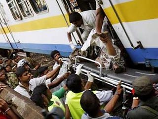 До семи человек увеличилось число погибших в результате сильного взрыва, который прогремел в понедельник в пассажирском поезде близ столицы Шри-Ланки - Коломбо