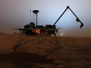 "Временные неполадки" на спутнике NASA "Марсианский орбитальный разведчик" помешали развертыванию роботизированной руки-манипулятора американского космического аппарата "Феникс"