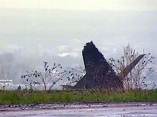 Родственники опознали тела семерых погибших членов экипажа грузового самолета Ан-12, разбившегося под Челябинском вечером в понедельник. Всего в авиакатастрофе погибли 9 человек - все члены экипажа