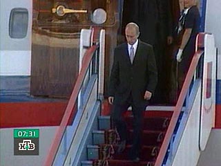 Председатель правительства РФ Владимир Путин в четверг начинает свой первый заграничный визит в новом статусе