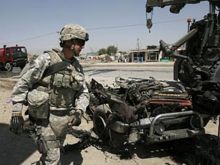 Террорист-смертник врезался на заминированном автомобиле в колонну американских военных в восточном пригороде Кабула, недалеко от центральной тюрьмы Пули-Чархи