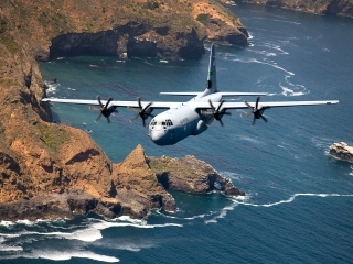 Токио имеет флот из 16 военно-транспортных самолетов С-130. Не менее семи из них можно было использовать для отправки грузов в КНР